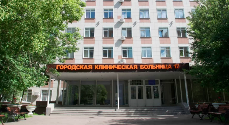 Перевезти лежачего больного из ГКБ 17 после выписки домой.