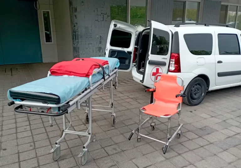 Перевозка лежачего больного из дома в больницу в Москве